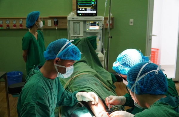 Bệnh viện Đa khoa Tâm Trí Quảng Nam phẫu thuật thành công chuyển vạt da cuống mạch liền